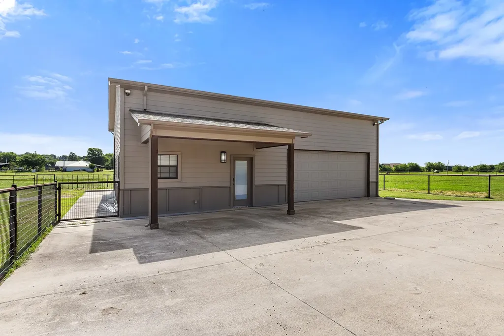 678 Gregory Street Weatherford TX 76087