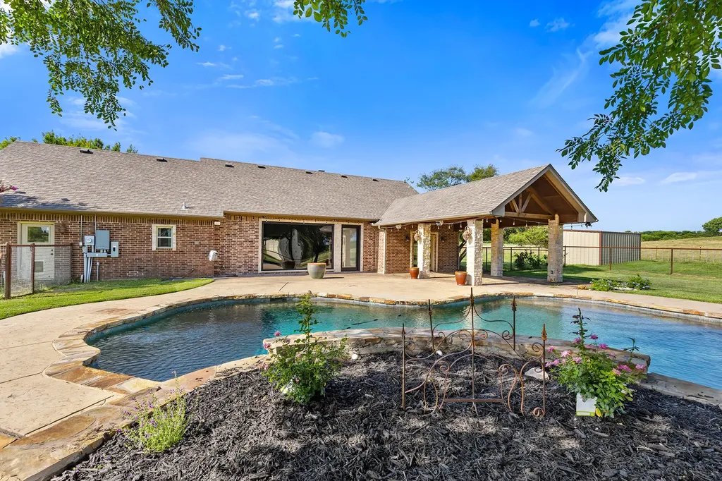 678 Gregory Street Weatherford TX 76087