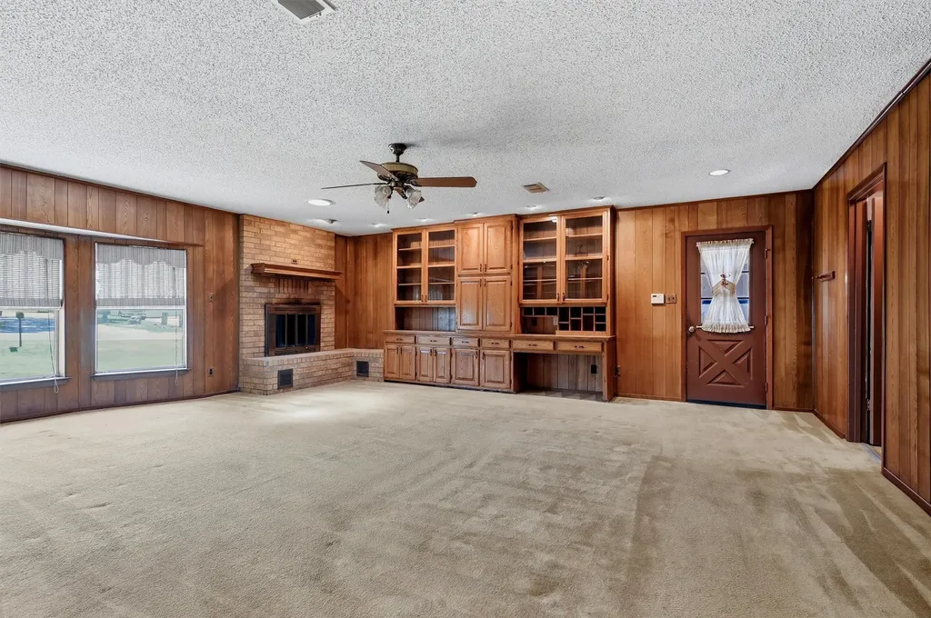 100 Mohican Trail Lake Kiowa TX 76240