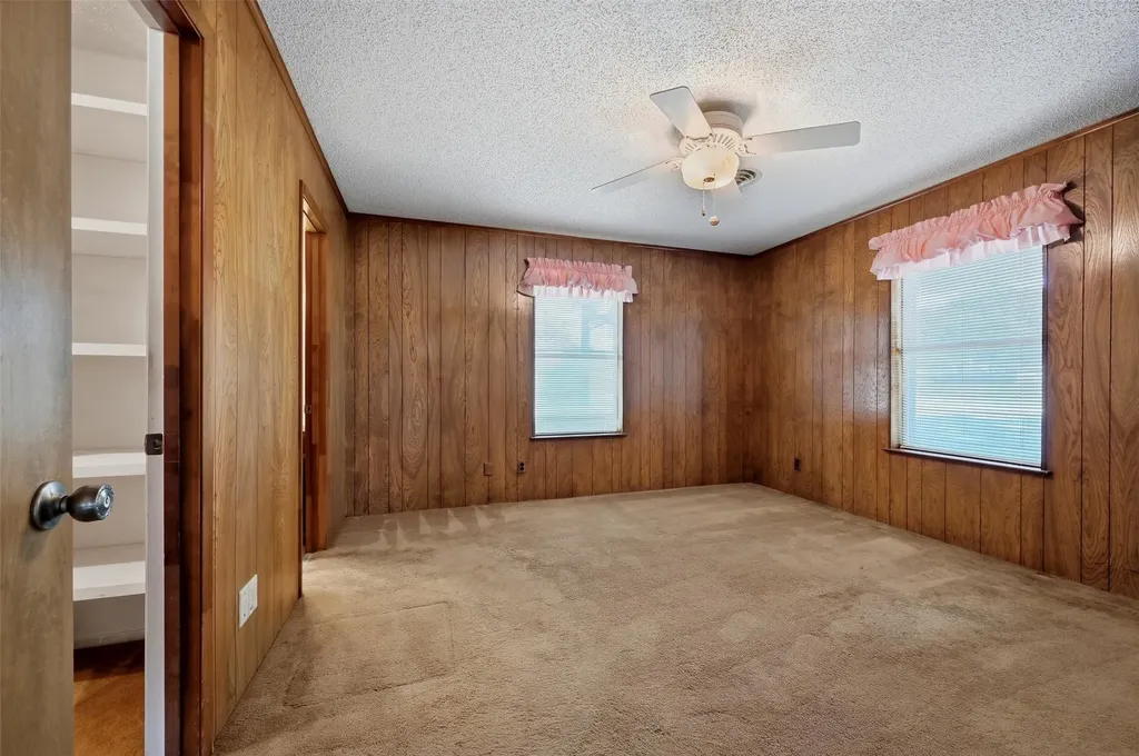 100 Mohican Trail Lake Kiowa TX 76240