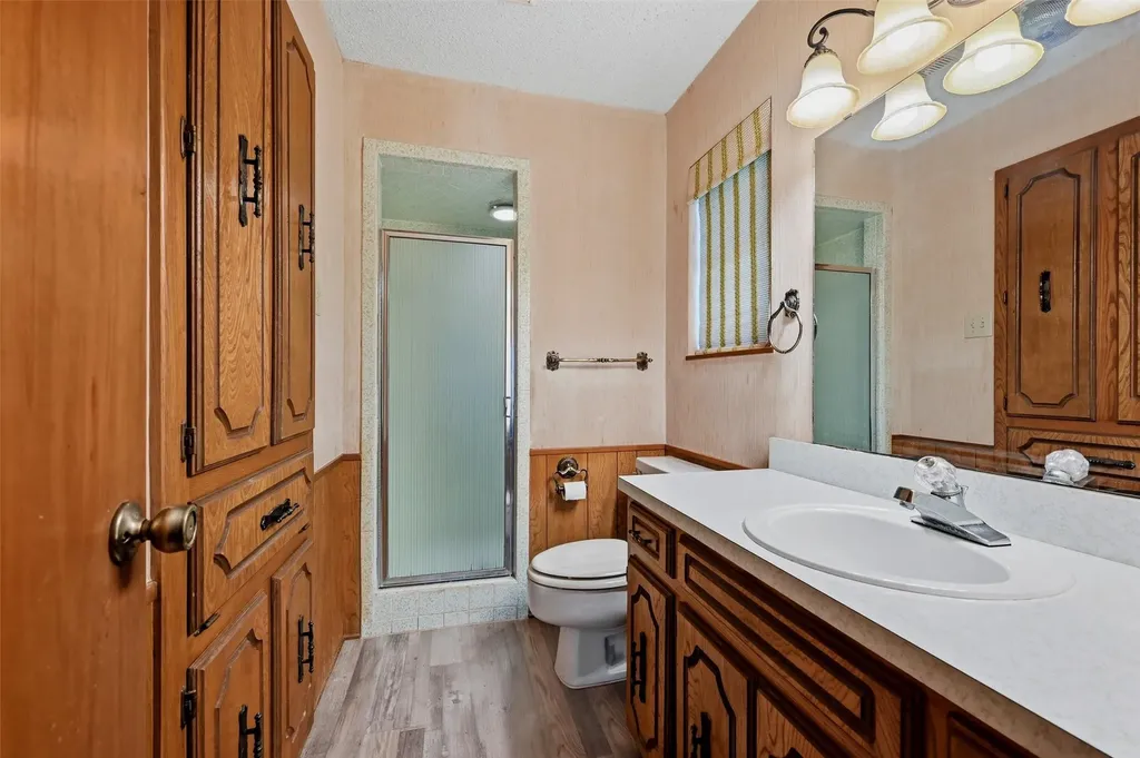 100 Mohican Trail Lake Kiowa TX 76240