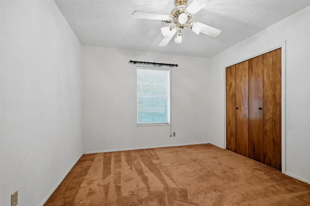 100 Mohican Trail Lake Kiowa TX 76240