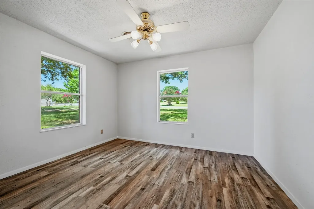100 Mohican Trail Lake Kiowa TX 76240