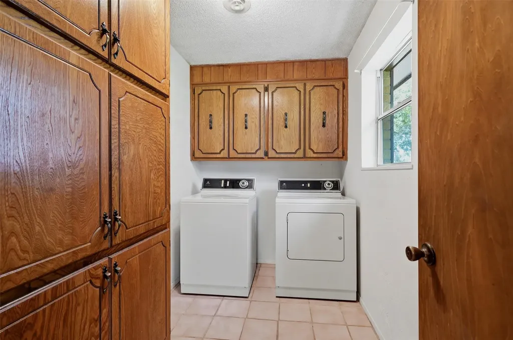 100 Mohican Trail Lake Kiowa TX 76240