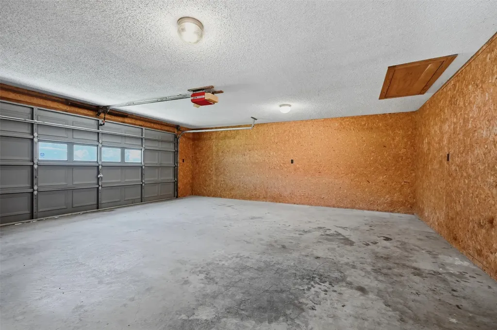 100 Mohican Trail Lake Kiowa TX 76240