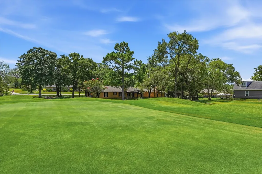 100 Mohican Trail Lake Kiowa TX 76240