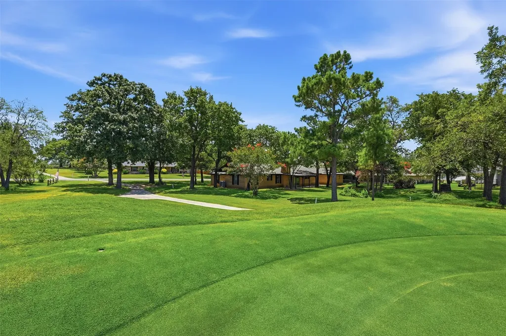 100 Mohican Trail Lake Kiowa TX 76240