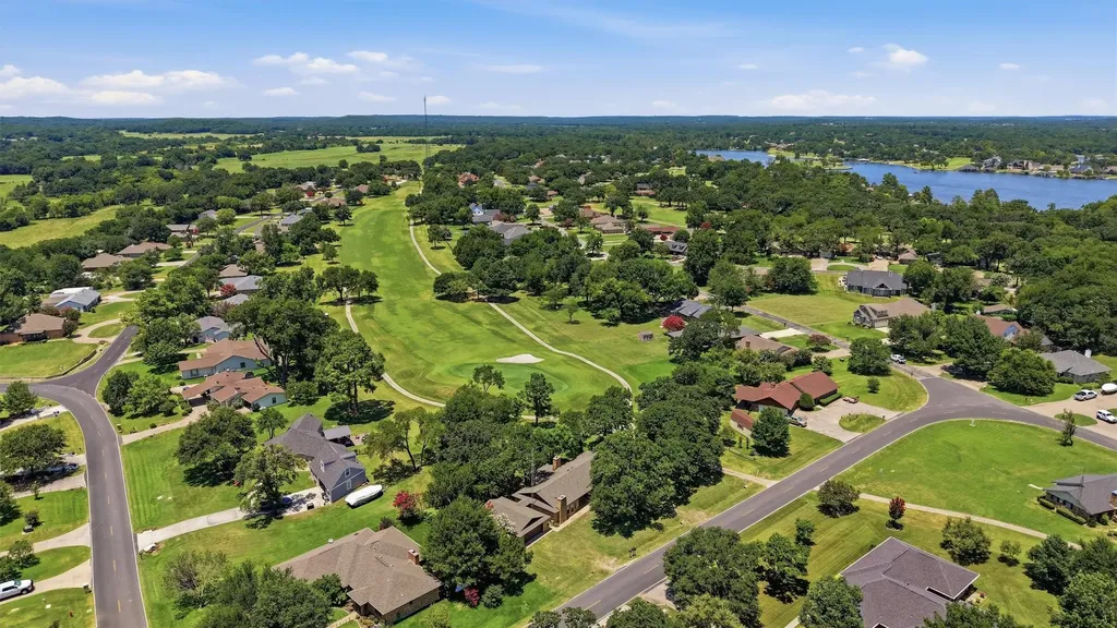 100 Mohican Trail Lake Kiowa TX 76240