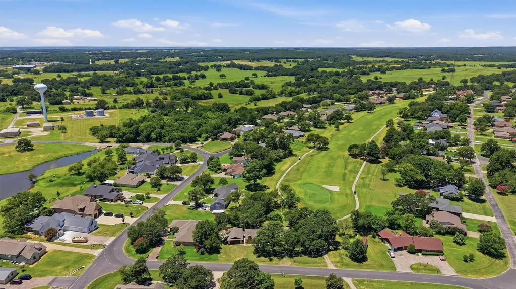 100 Mohican Trail Lake Kiowa TX 76240