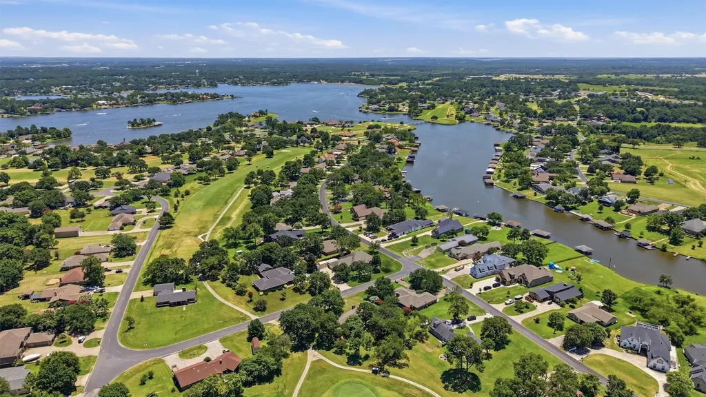 100 Mohican Trail Lake Kiowa TX 76240