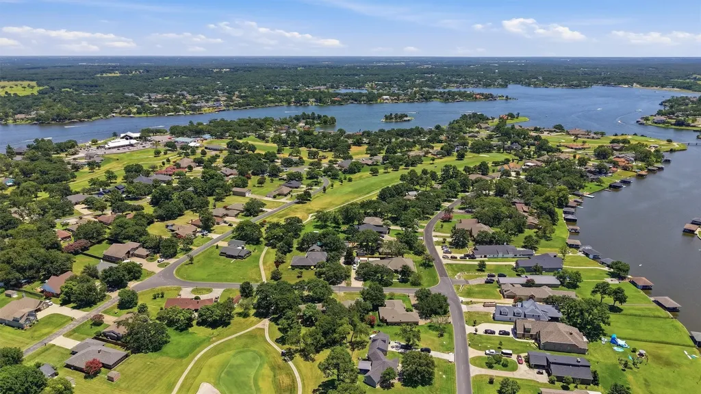 100 Mohican Trail Lake Kiowa TX 76240