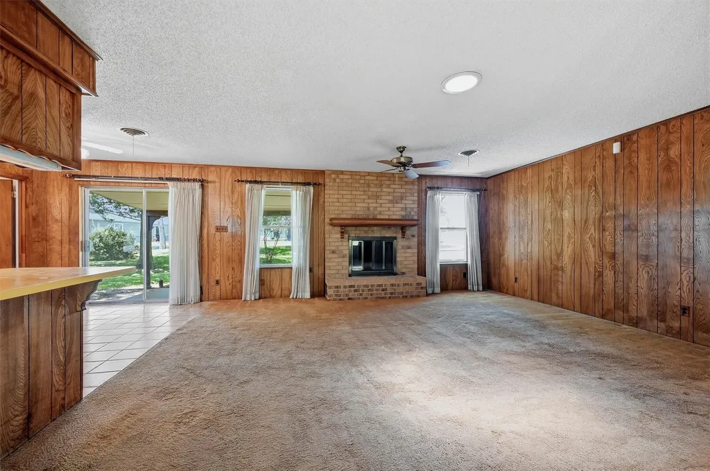 100 Mohican Trail Lake Kiowa TX 76240