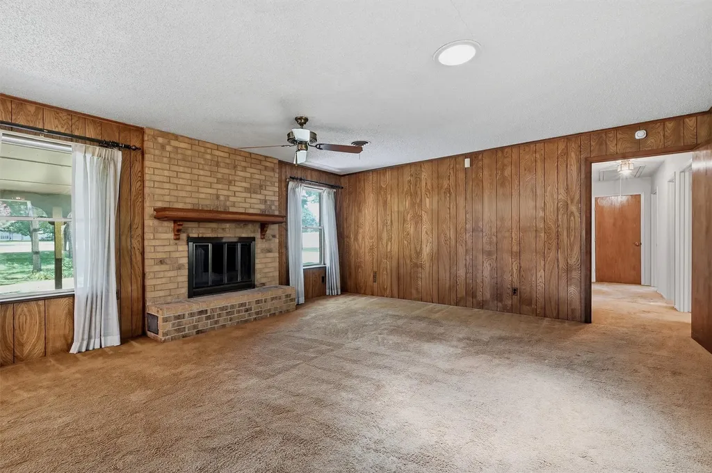 100 Mohican Trail Lake Kiowa TX 76240
