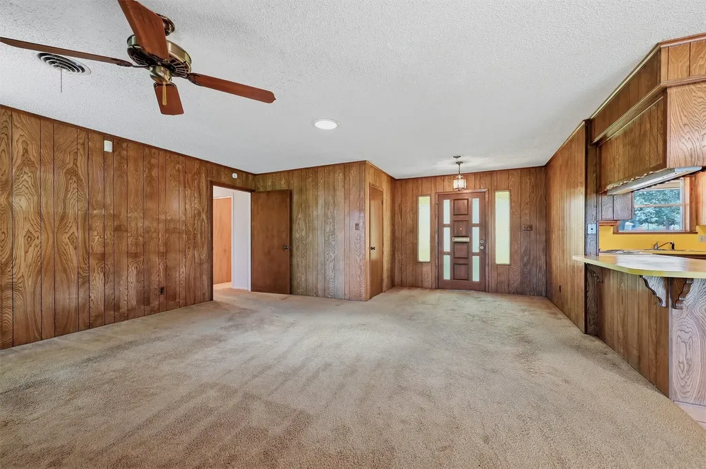 100 Mohican Trail Lake Kiowa TX 76240