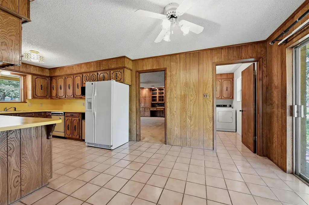 100 Mohican Trail Lake Kiowa TX 76240