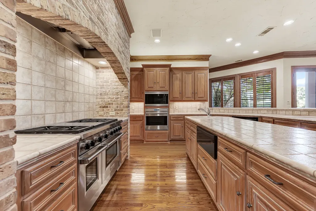 1608 Cliffview Drive Plano TX 75093