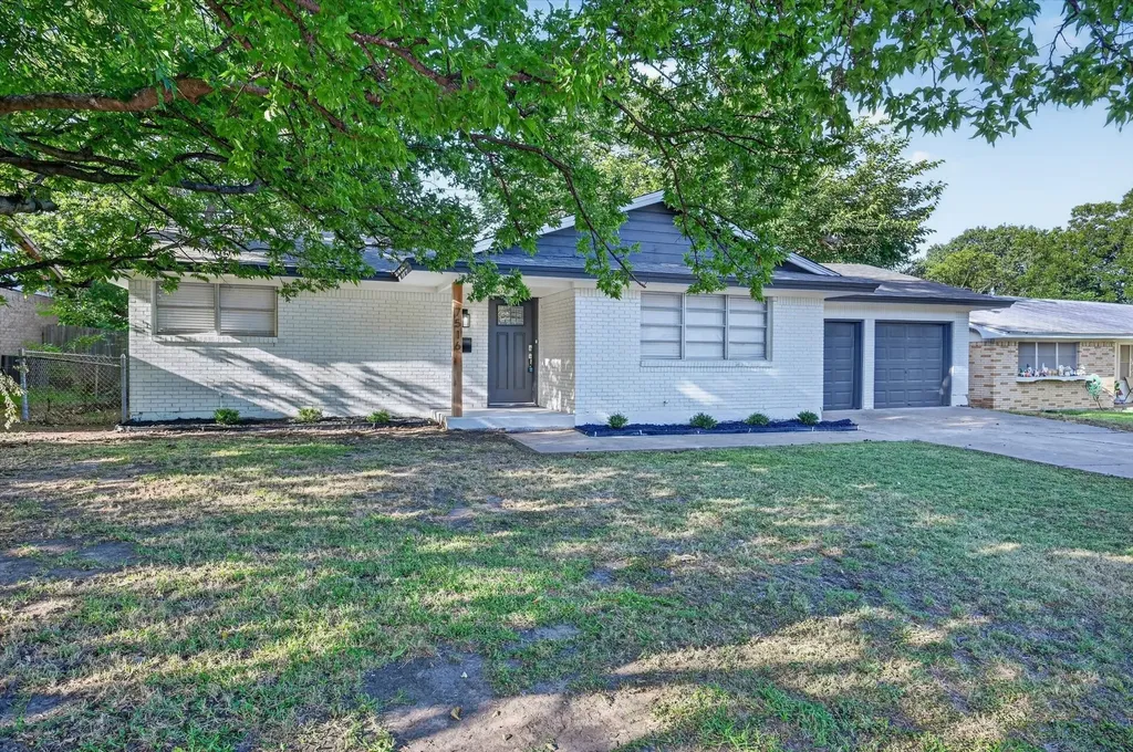 7516 S College Circle North Richland Hills TX 76180