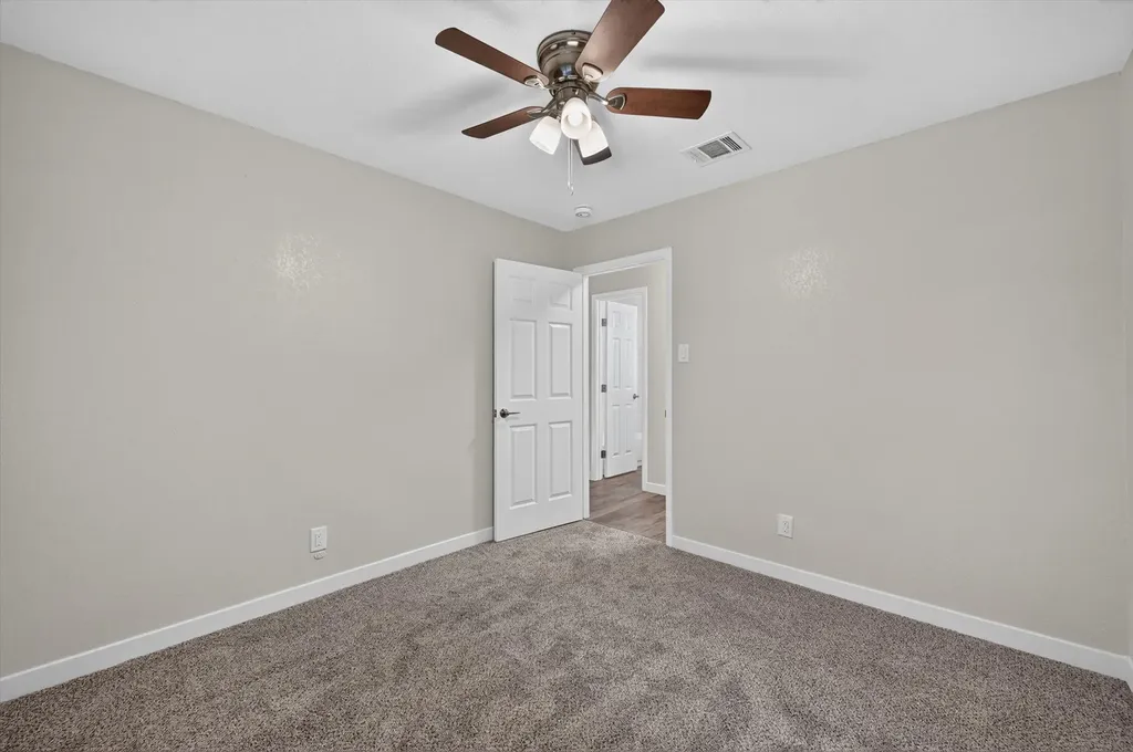7516 S College Circle North Richland Hills TX 76180