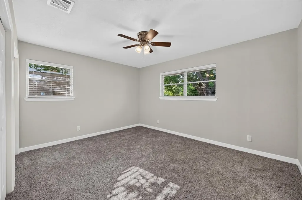7516 S College Circle North Richland Hills TX 76180