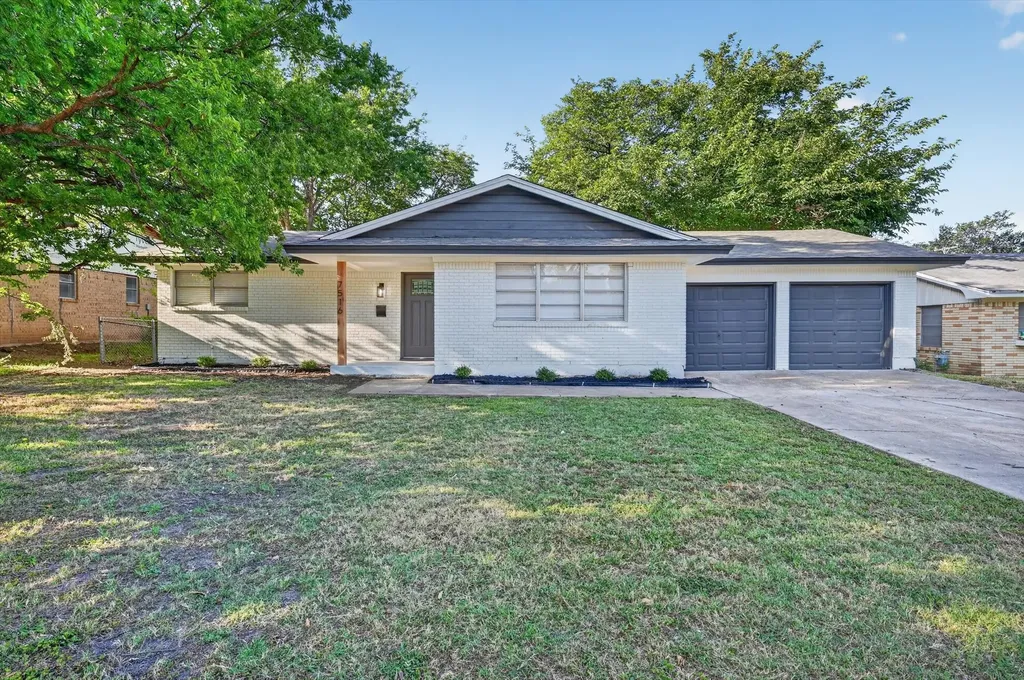 7516 S College Circle North Richland Hills TX 76180