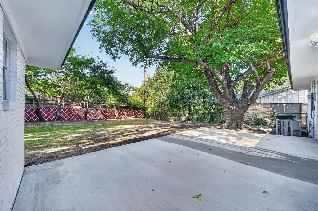 7516 S College Circle North Richland Hills TX 76180