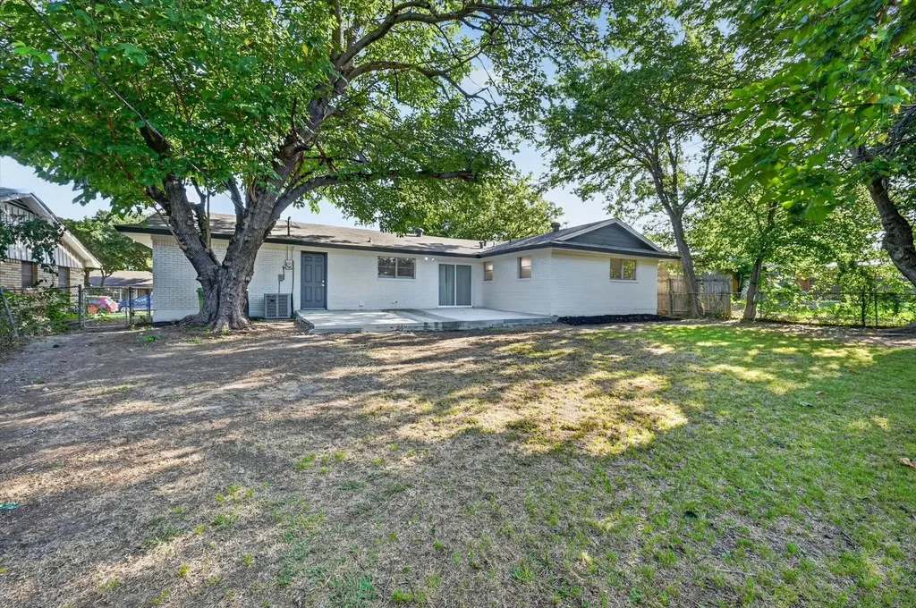 7516 S College Circle North Richland Hills TX 76180