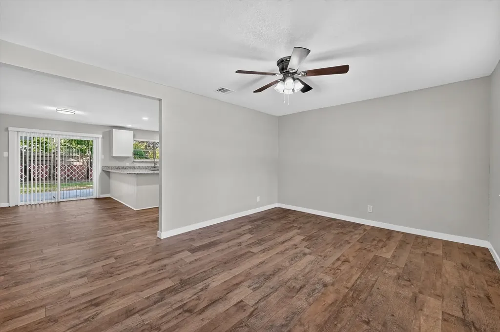 7516 S College Circle North Richland Hills TX 76180