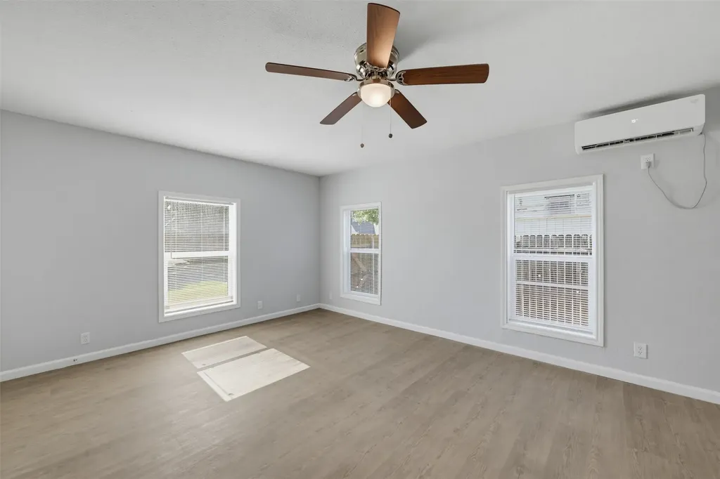 300 Emma Street Fort Worth TX 76111