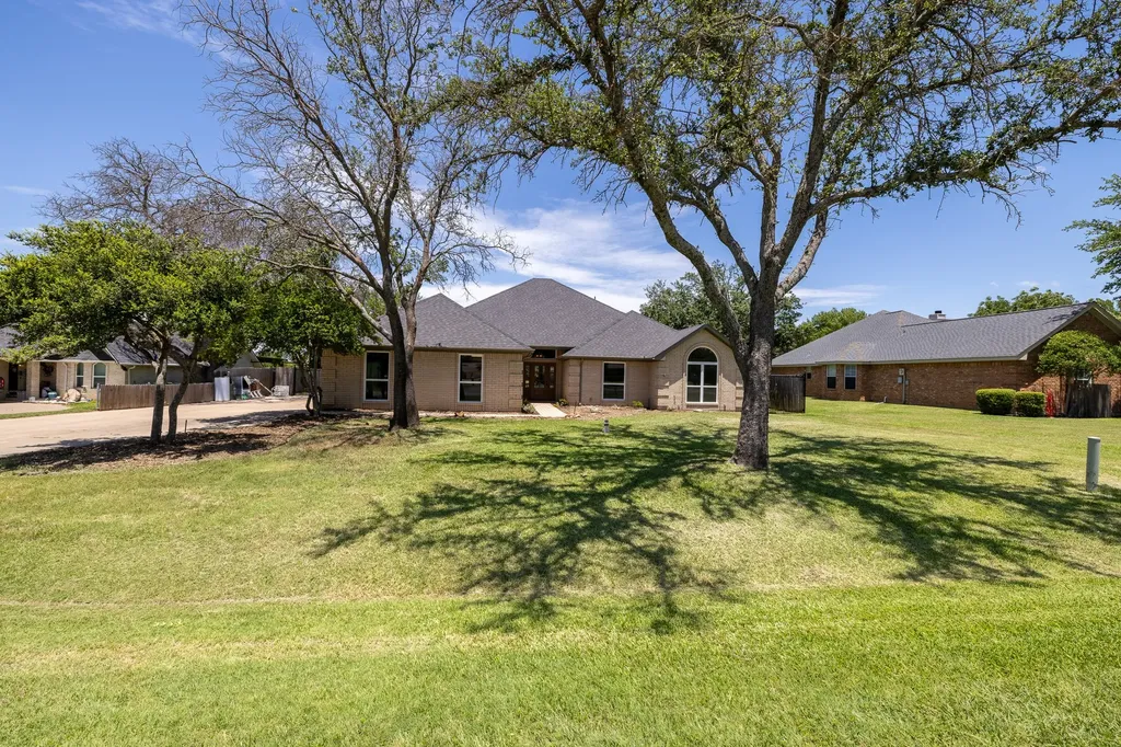 612 Aqua Vista Drive Granbury TX 76049