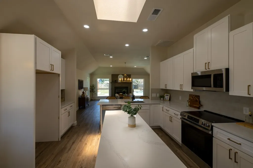 612 Aqua Vista Drive Granbury TX 76049