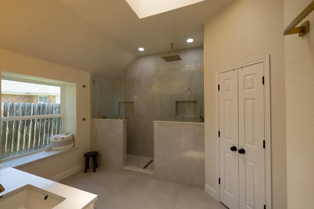 612 Aqua Vista Drive Granbury TX 76049