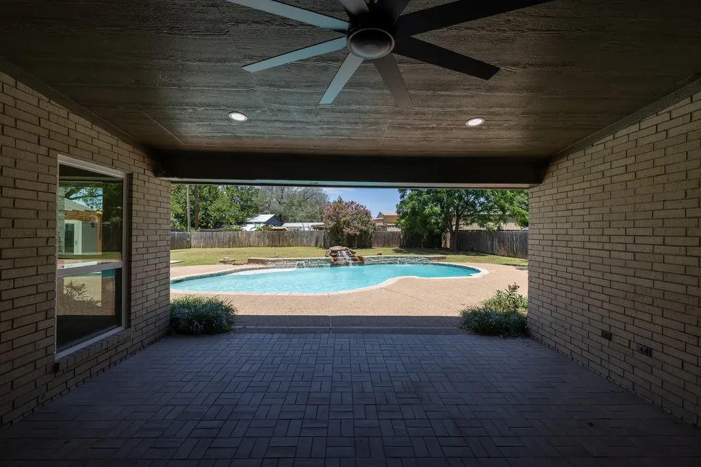 612 Aqua Vista Drive Granbury TX 76049