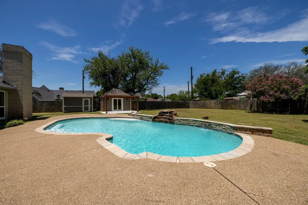 612 Aqua Vista Drive Granbury TX 76049