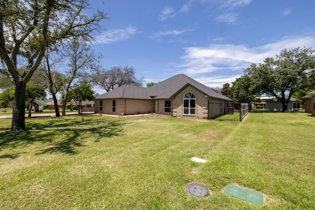 612 Aqua Vista Drive Granbury TX 76049