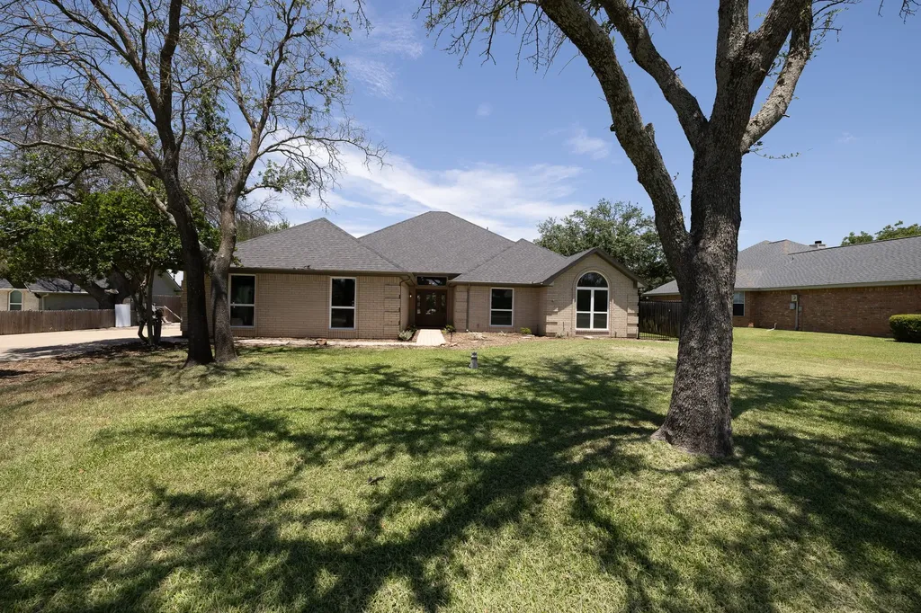 612 Aqua Vista Drive Granbury TX 76049