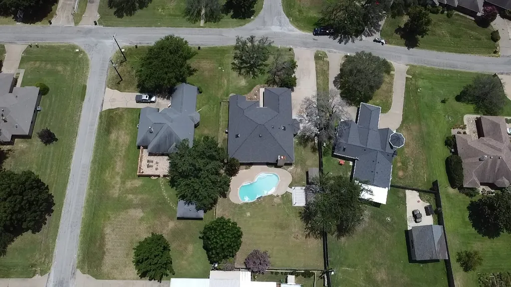 612 Aqua Vista Drive Granbury TX 76049