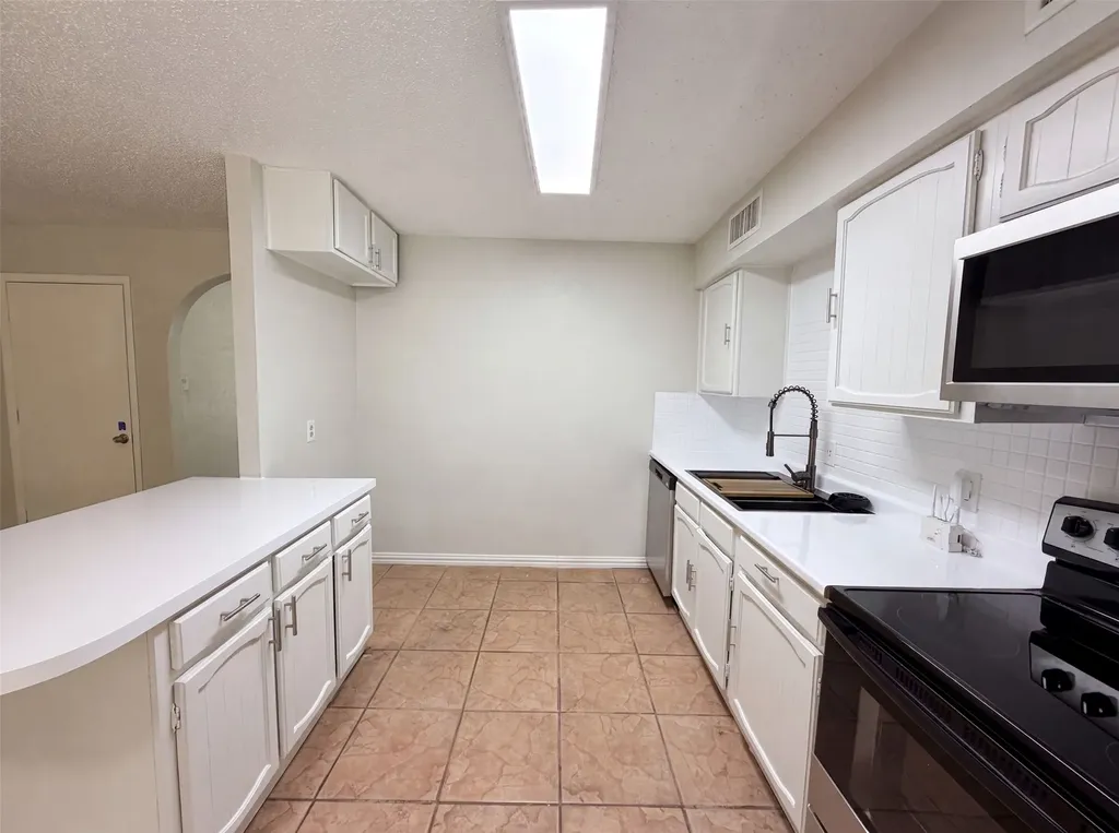 5608 Cherilee Lane Haltom City TX 76148