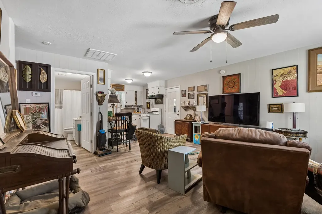 7705 Navajo Trail Lake Worth TX 76135