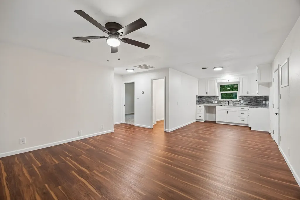 7705 Navajo Trail Lake Worth TX 76135