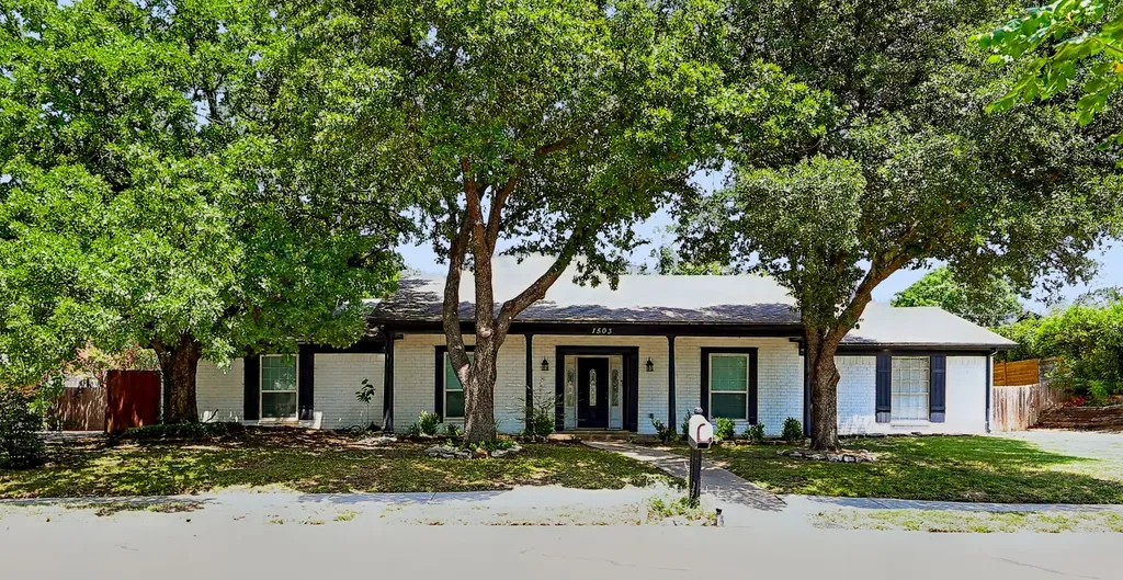 1503 Woodvine Drive Euless TX 76040