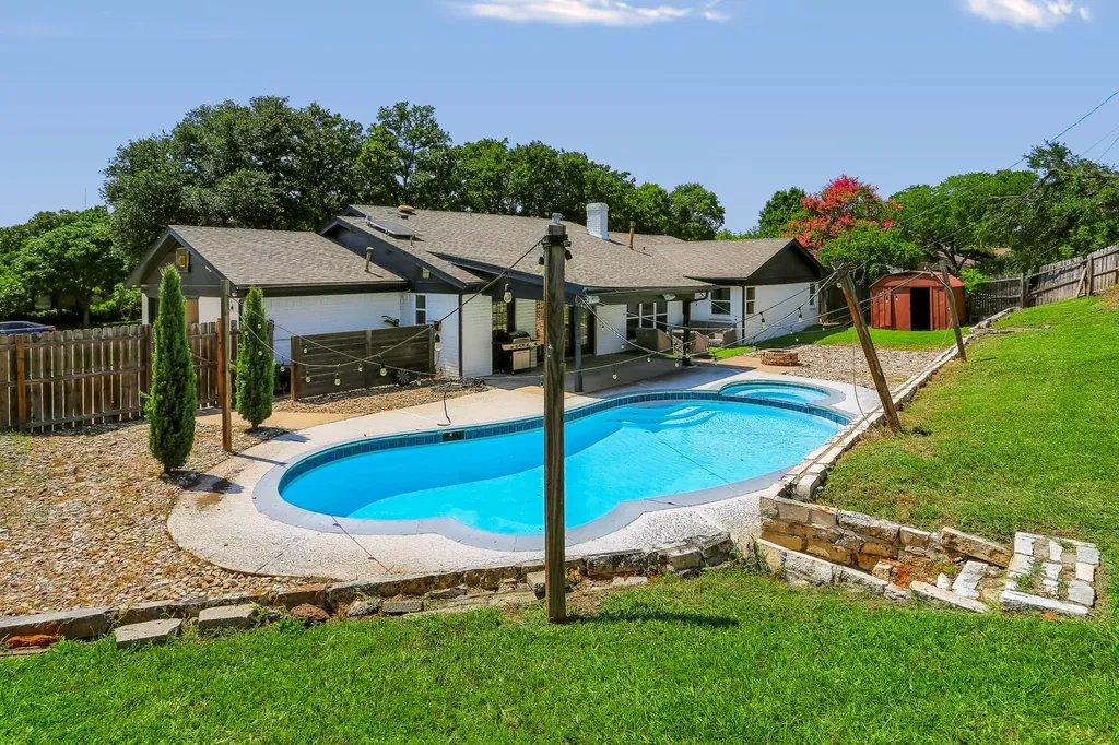 1503 Woodvine Drive Euless TX 76040