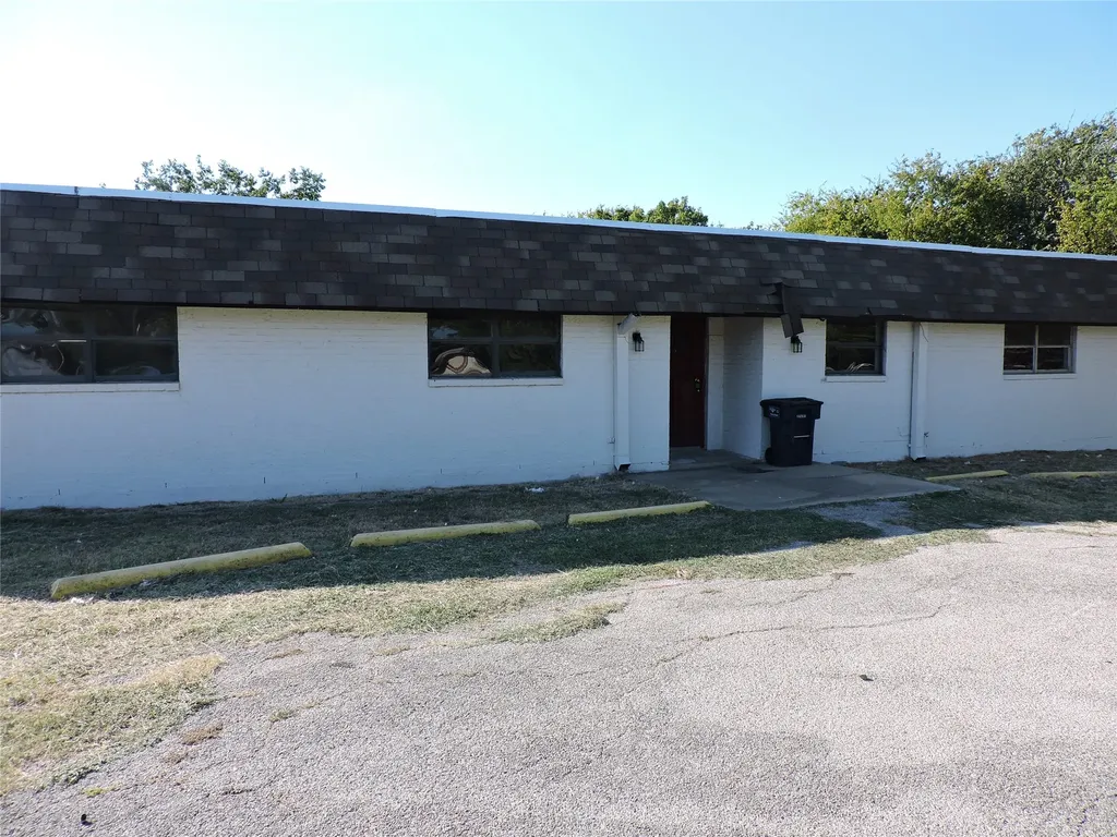 4040 8th Avenue Fort Worth TX 76110