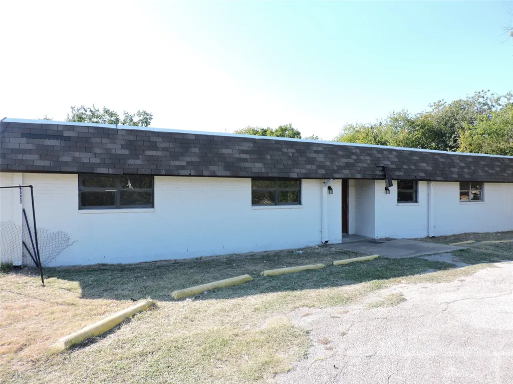 4040 8th Avenue Fort Worth TX 76110