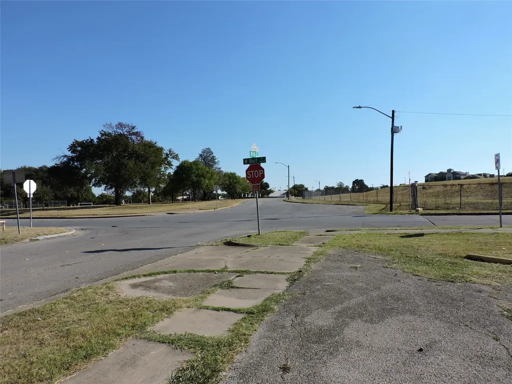 4040 8th Avenue Fort Worth TX 76110