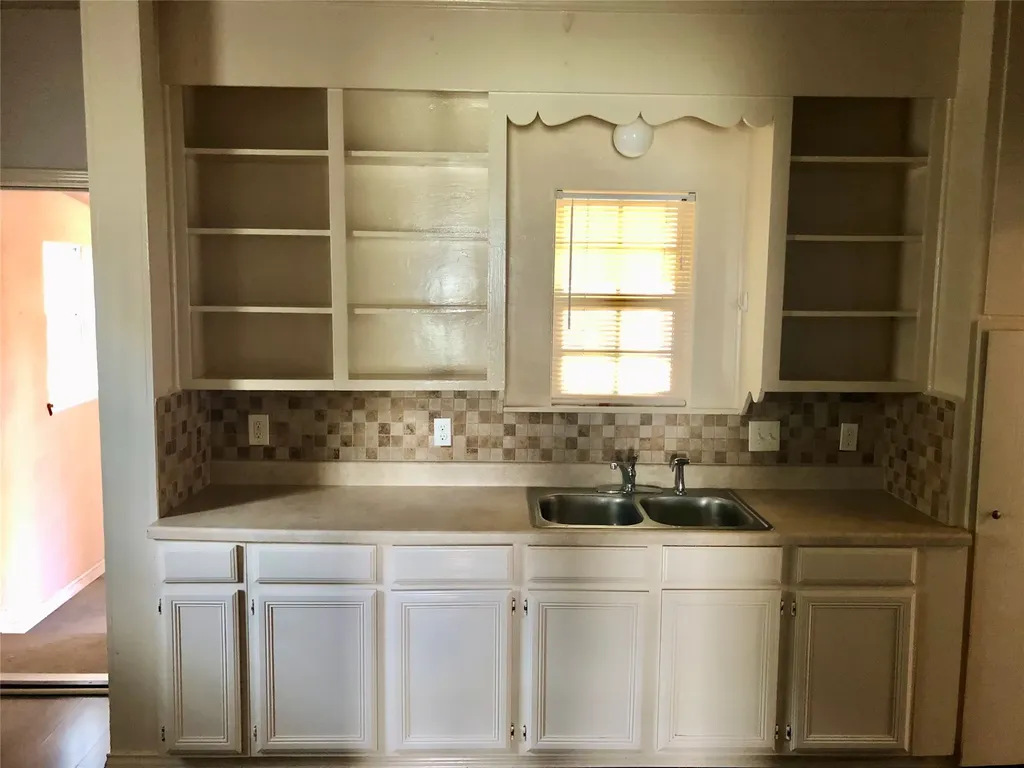 905 Isbell Road Fort Worth TX 76114