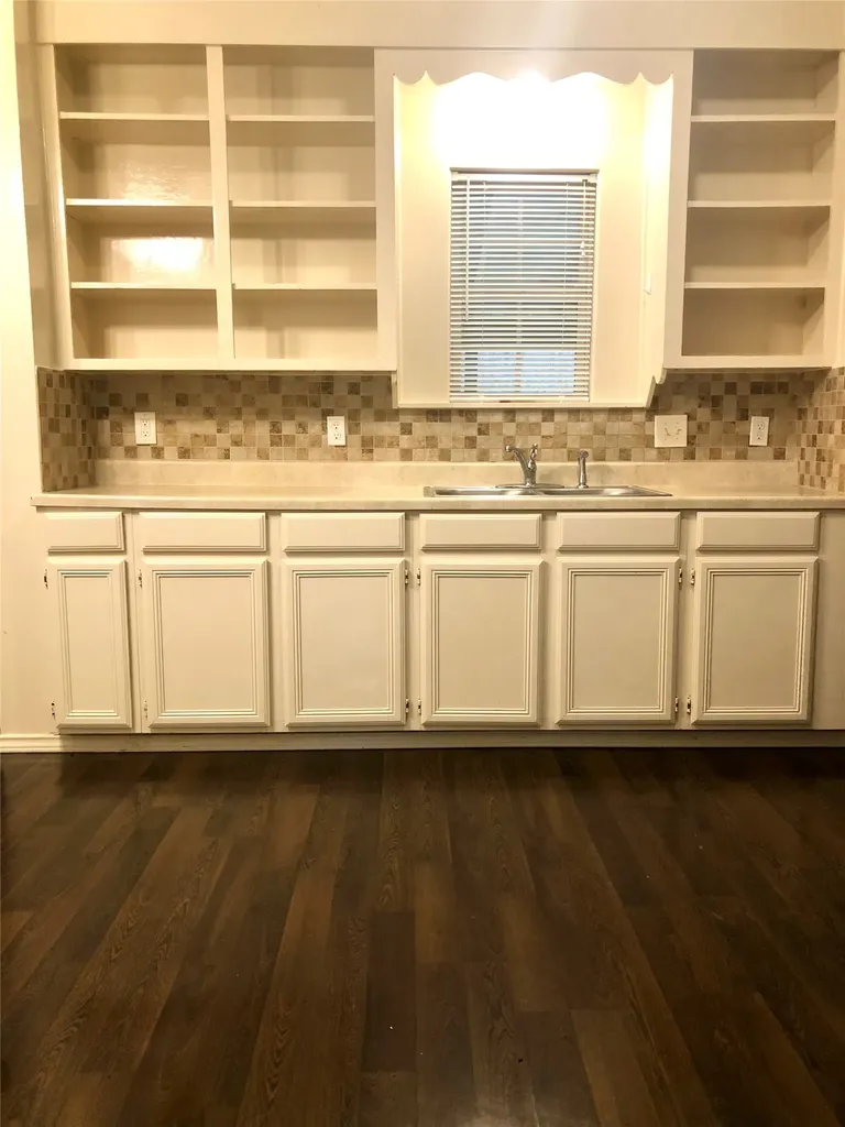 905 Isbell Road Fort Worth TX 76114