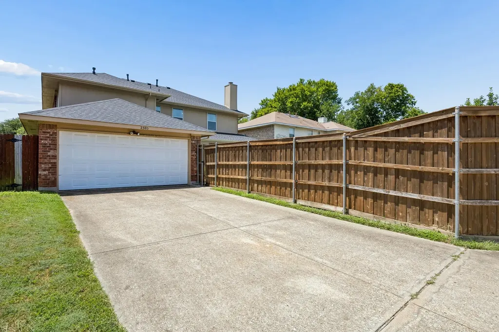 2305 Buckeye Drive Mesquite TX 75181