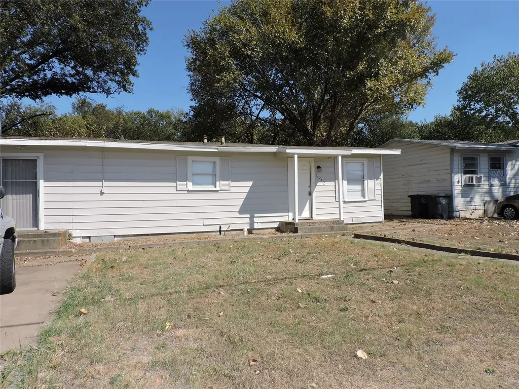 1612 N Anglin Street Cleburne TX 76031