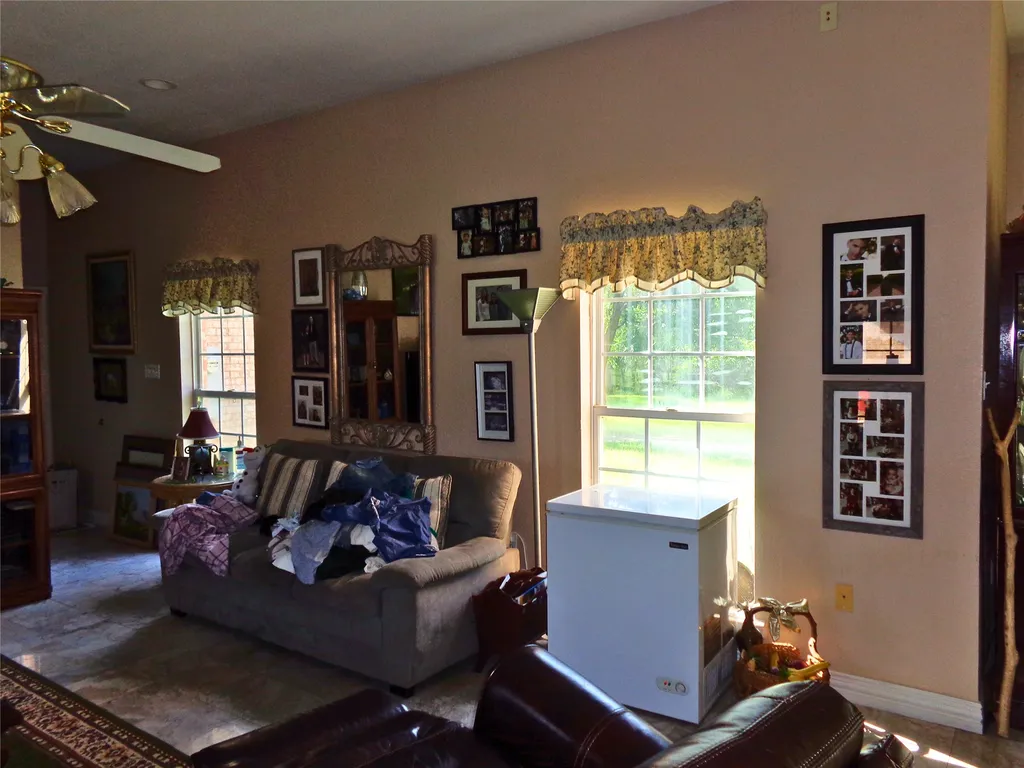 2517 County Road 425 Cleburne TX 76031