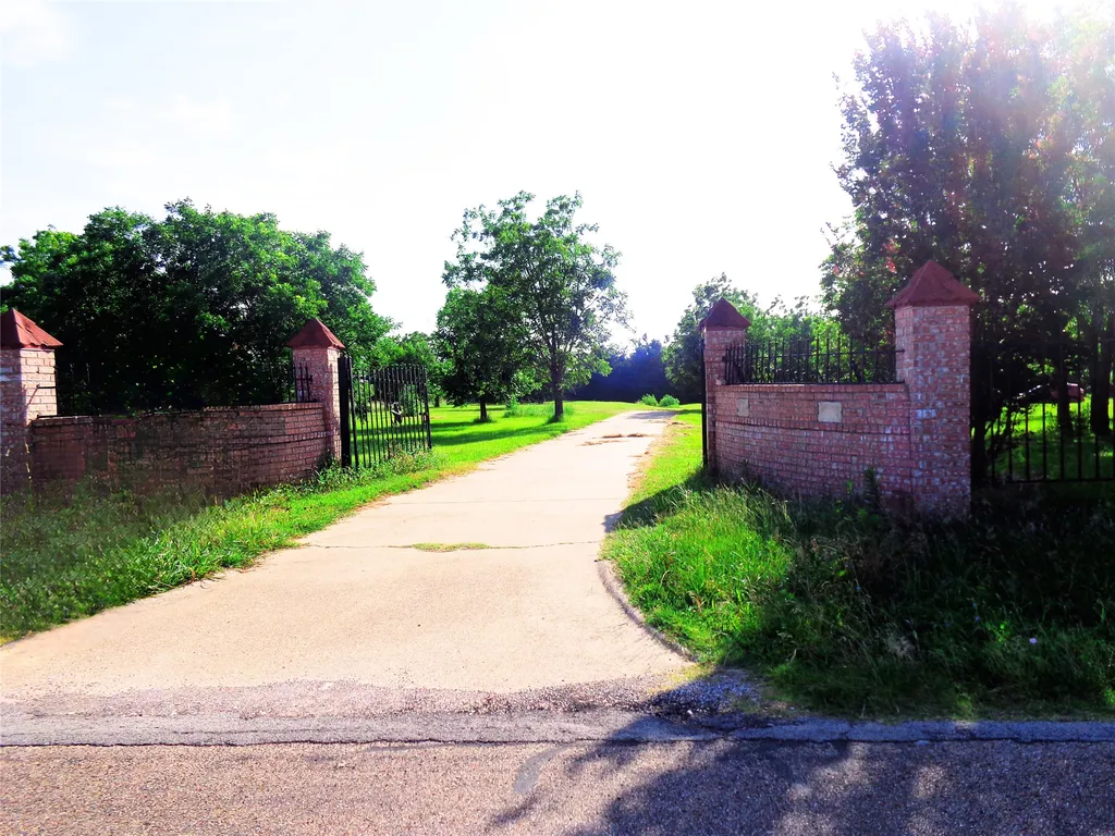 2517 County Road 425 Cleburne TX 76031